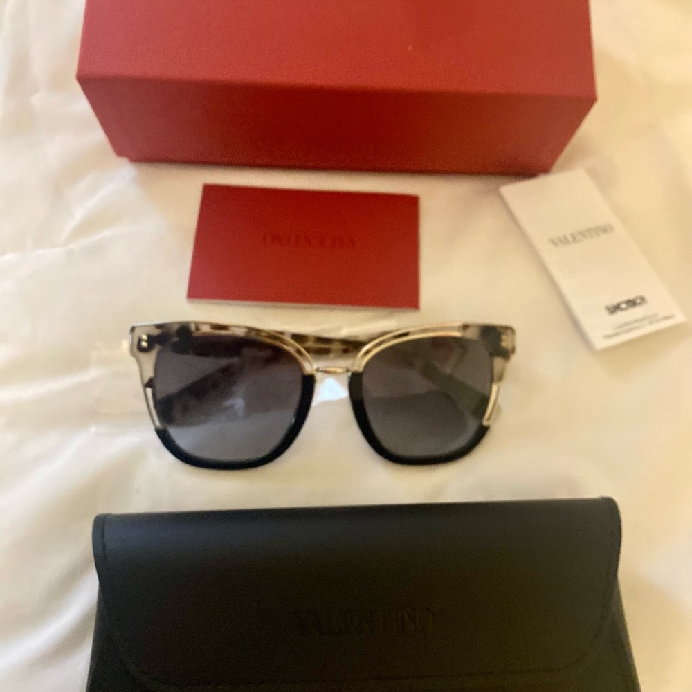 NWT VALENTINO SUNGLASSES